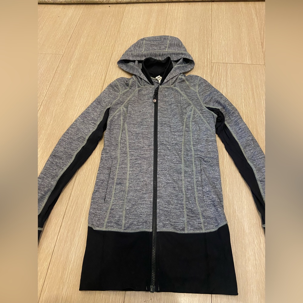 Lululemon zip up sweater - size 4